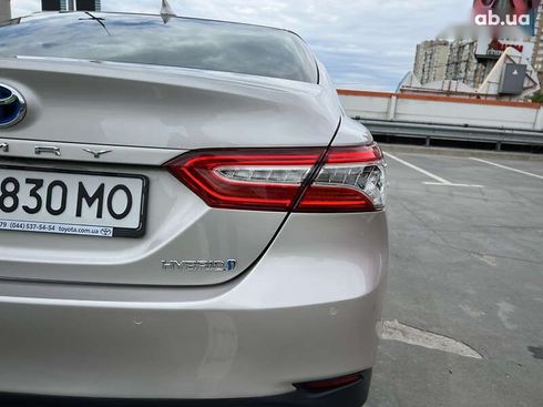 Toyota Camry 2019 - фото 11