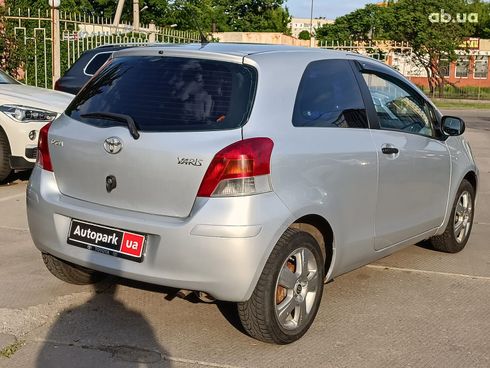 Toyota Yaris 2009 серый - фото 11