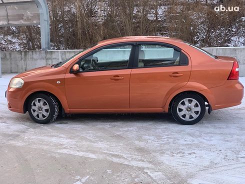 Chevrolet Aveo 2007 желтый - фото 8