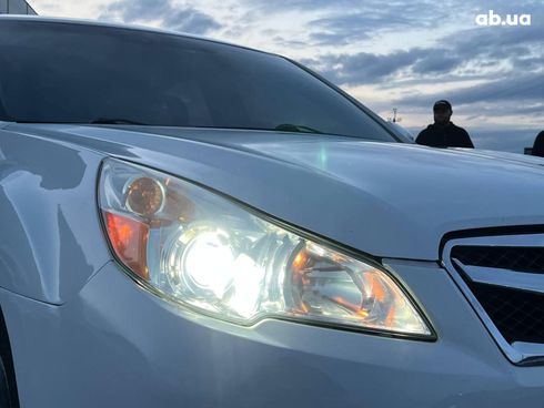 Subaru Legacy 2010 белый - фото 10
