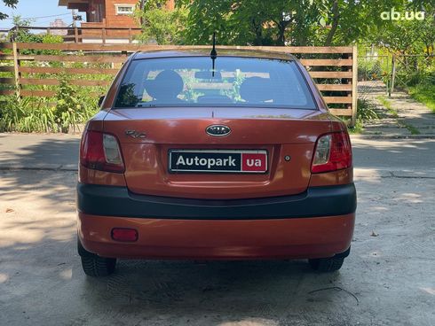 Kia Rio 2008 оранжевый - фото 8