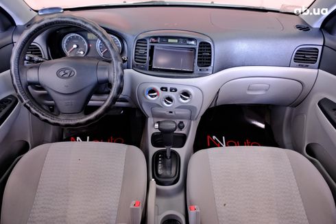 Hyundai Accent 2009 серебристый - фото 7