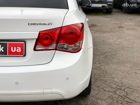 Chevrolet Cruze 2012 белый - фото 11