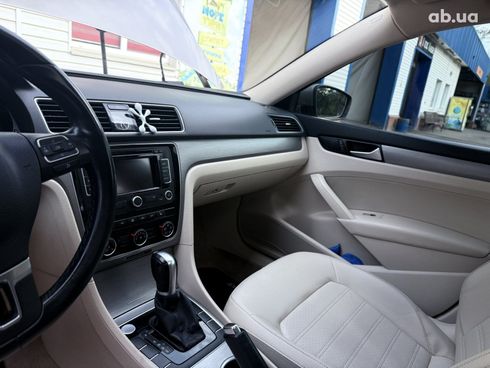 Volkswagen Passat 2015 бежевый - фото 8