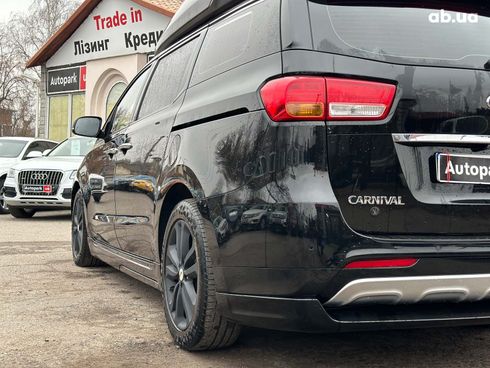 Kia Carnival 2017 черный - фото 15