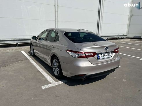 Toyota Camry 2019 - фото 18