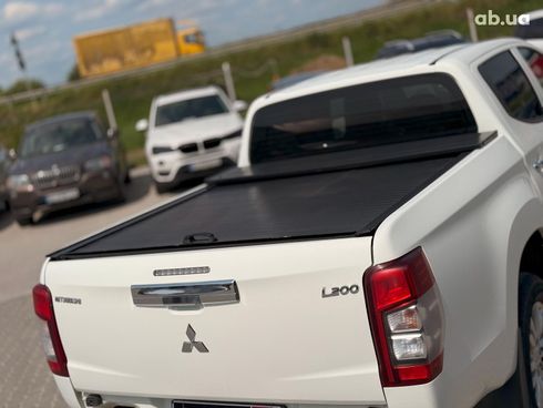 Mitsubishi l 200 2019 белый - фото 8