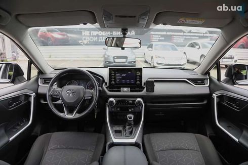 Toyota RAV4 2020 - фото 10