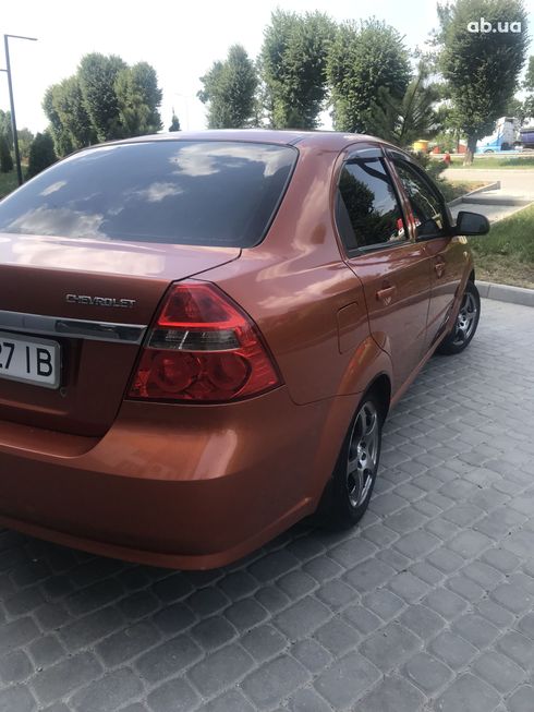 Chevrolet Aveo 2008 оранжевый - фото 2