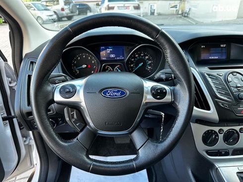 Ford Focus 2014 белый - фото 14