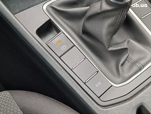 Volkswagen Jetta 2019 красный - фото 26