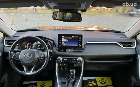 Toyota RAV4 2020 - фото 13