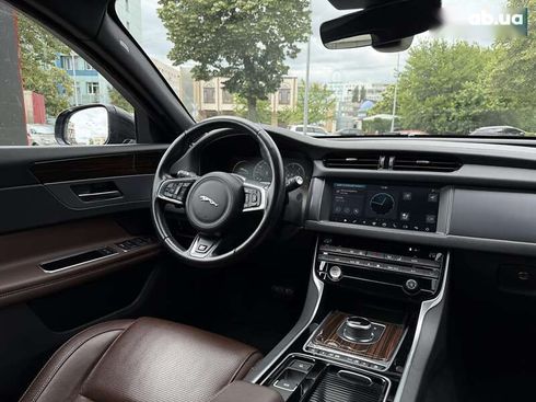 Jaguar XF 2016 - фото 11