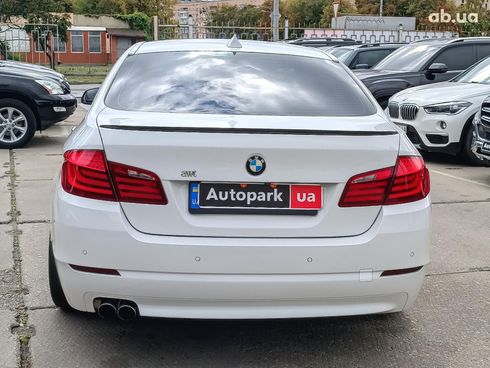 BMW 5 серия 2013 белый - фото 20