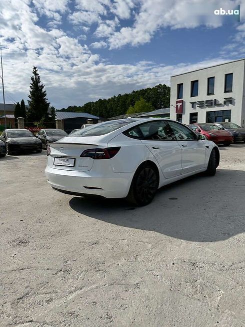 Tesla Model 3 2022 - фото 15