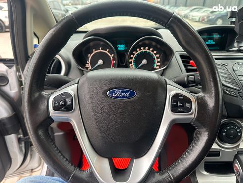 Ford Fiesta 2016 серый - фото 17