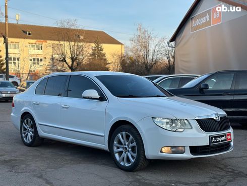 Skoda Superb 2010 белый - фото 9