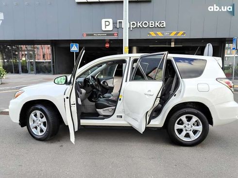 Toyota RAV4 2013 - фото 10