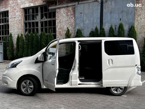 Nissan e-NV200 2018 белый - фото 13