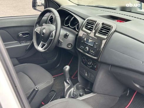 Renault Sandero 2019 - фото 21