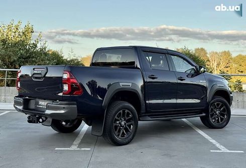 Toyota Hilux 2022 - фото 16