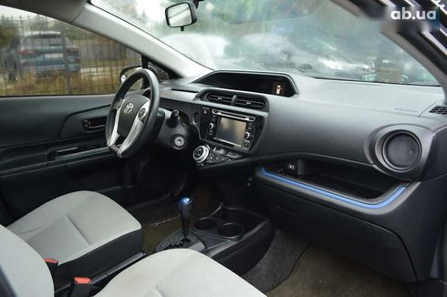 Toyota Prius C 2012 - фото 15