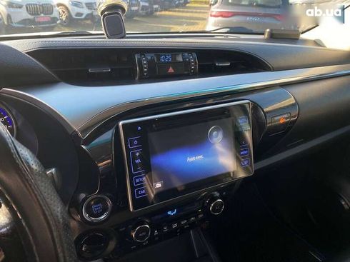Toyota Hilux 2016 - фото 16
