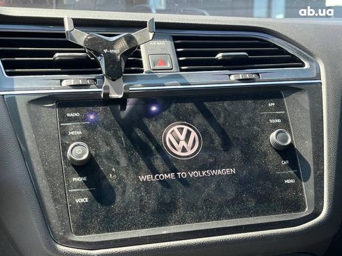 Volkswagen Tiguan 2020 серый - фото 20