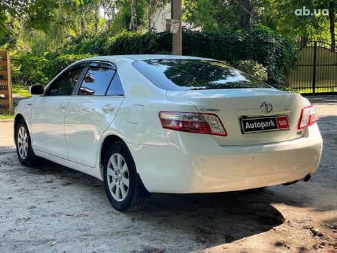 Toyota Camry 2008 белый - фото 11
