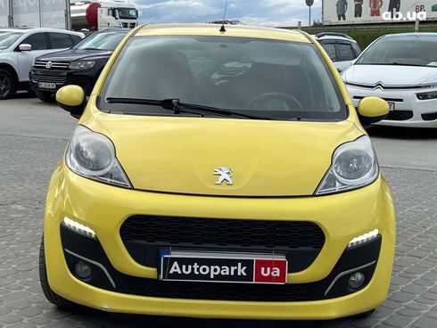 Peugeot 107 2012 желтый - фото 2