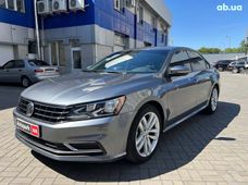 Продаж вживаних Volkswagen Passat 2018 року - купити на Автобазарі