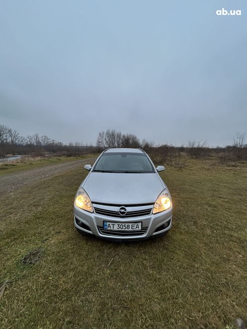 Opel Astra 2008 серебристый - фото 10