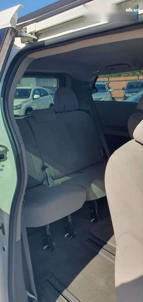 Toyota Sienna 2016 - фото 16