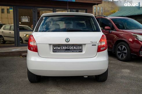 Skoda Fabia 2011 - фото 10
