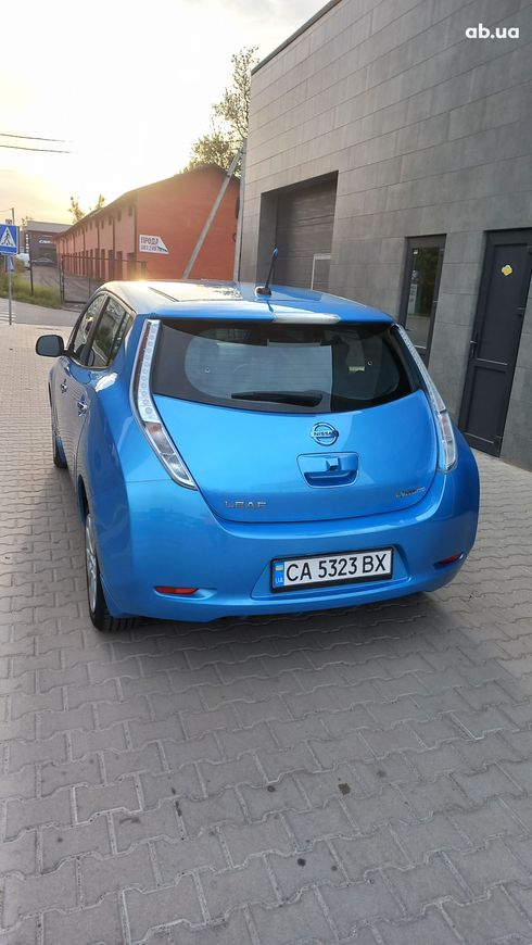 Nissan Leaf 2013 голубой - фото 4