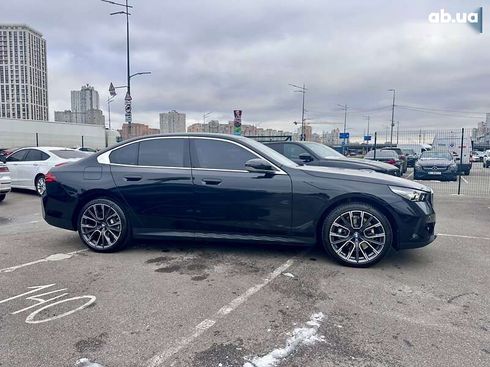 BMW 5 серия 2023 - фото 17