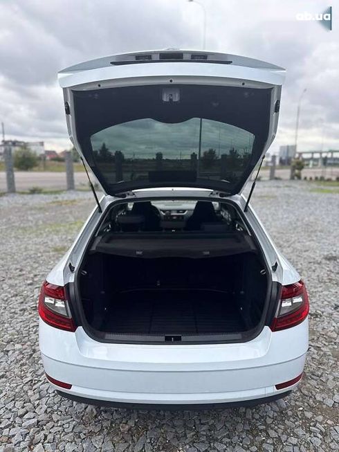 Skoda Octavia 2017 - фото 17