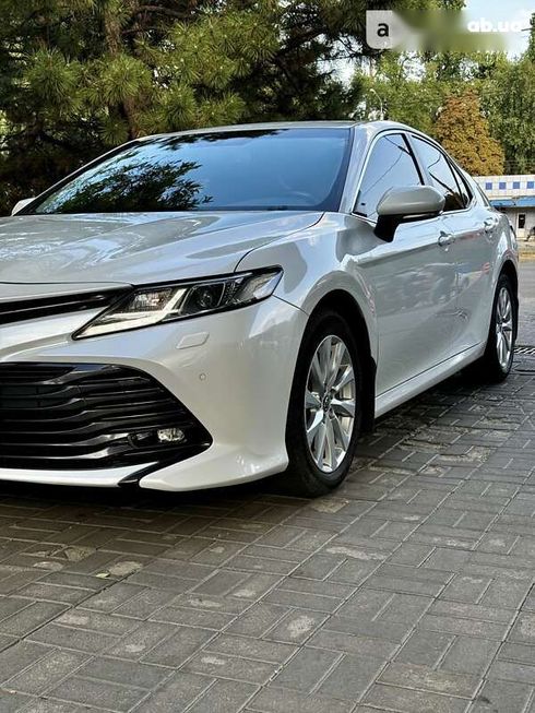 Toyota Camry 2019 - фото 6