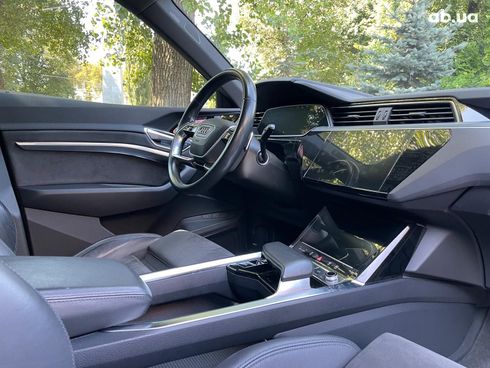 Audi E-Tron 2020 белый - фото 20