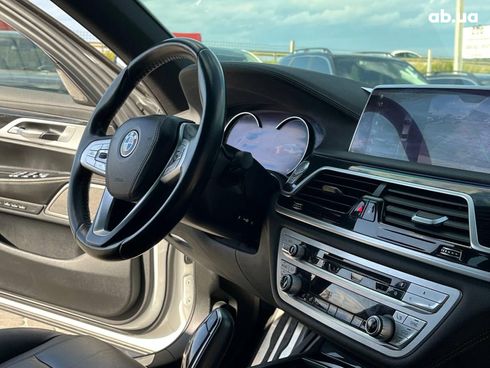 BMW 7 серия 2018 белый - фото 17
