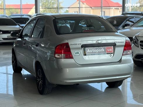Chevrolet Aveo 2005 серый - фото 6