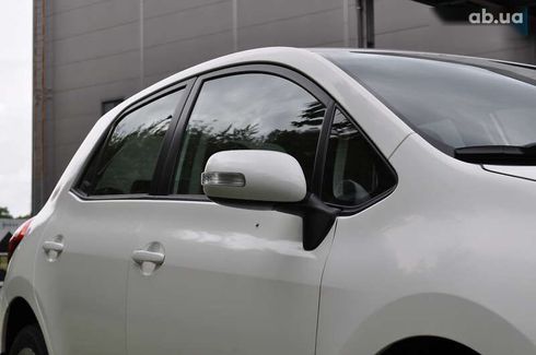 Toyota Auris 2011 - фото 11