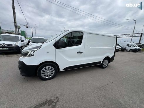 Renault Trafic 2021 - фото 11