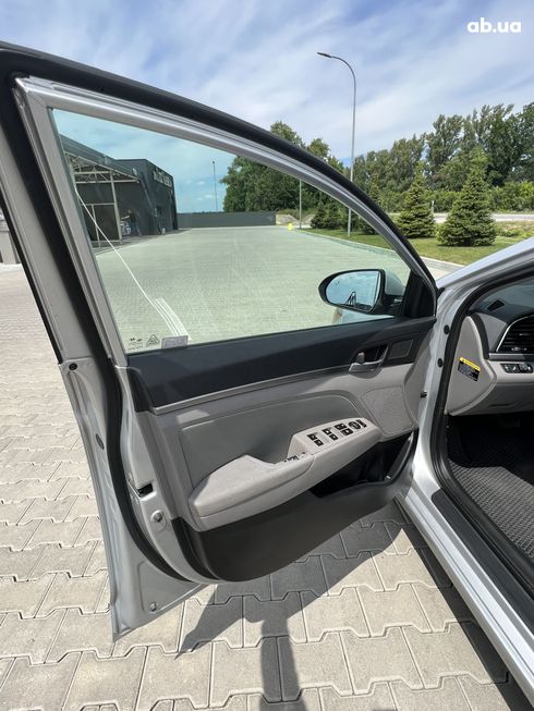 Hyundai Elantra 2017 серый - фото 17