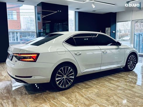Skoda Superb 2021 - фото 5