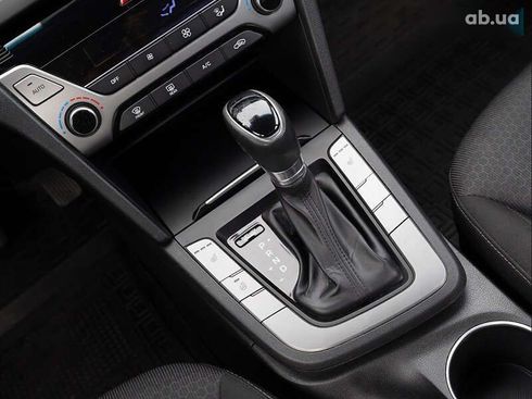 Hyundai Elantra 2018 - фото 25