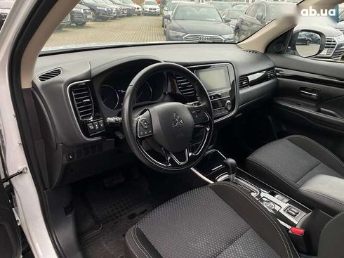 Mitsubishi Outlander 2018 - фото 11