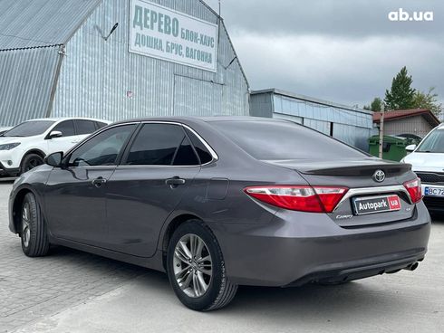 Toyota Camry 2016 серый - фото 13