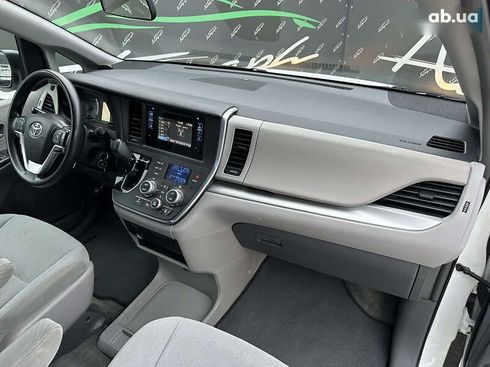 Toyota Sienna 2016 - фото 21