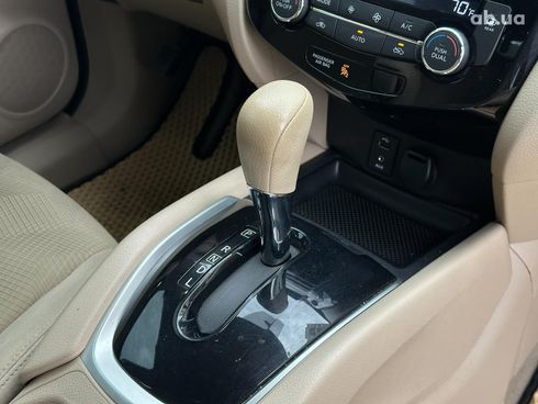 Nissan Rogue 2014 белый - фото 27